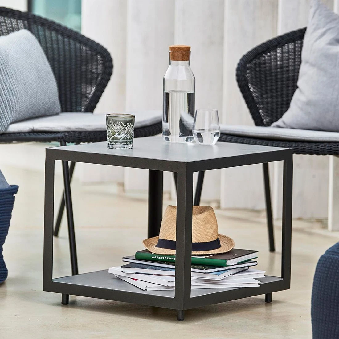 Cane-Line Level Beistelltisch 48x48cm Aluminium/Keramik Lava Grey/Light Grey – Bild 2