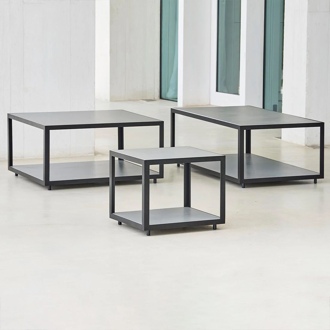 Cane-Line Level Beistelltisch 48x48cm Aluminium/Keramik Lava Grey/Light Grey – Bild 4